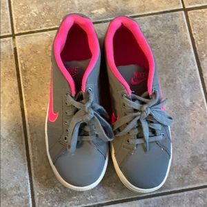 Nike Court Tradition II Shoes Size 8